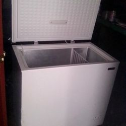 Magic Chef 8 Cubic Feet Deep Freezer