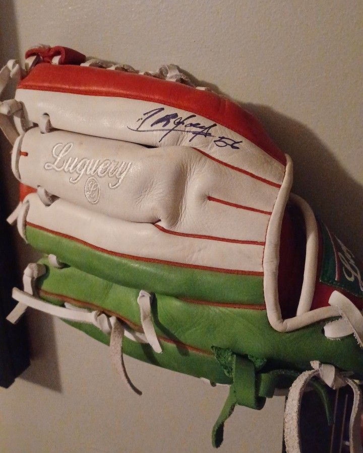 New Sigh 🇲🇽 Theme Glove By Randy Arozarena