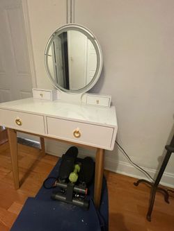 White vanity - used