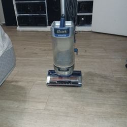 Shark Vaccum Hardly Used. 