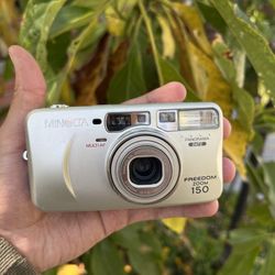 Minolta Freedom Zoom 150 35mm Point and Shoot Film Camera