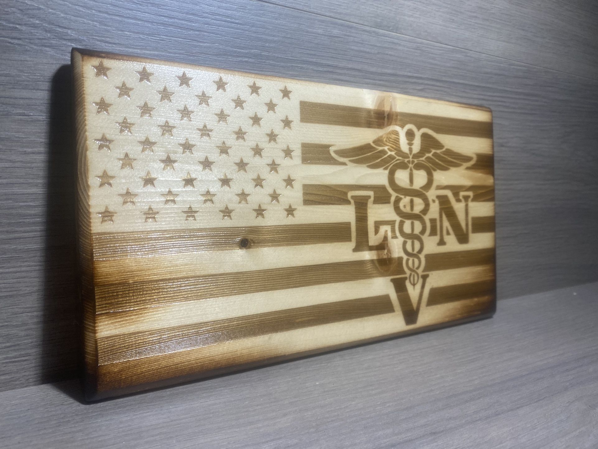 L V N Flag