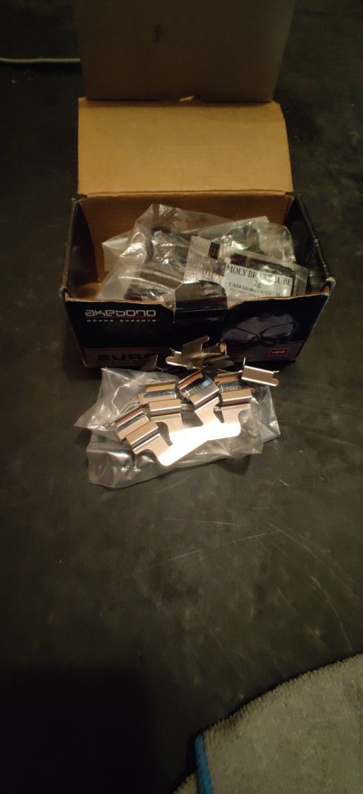 Audi A6/A7 Rear Brake Pads, Hardware 