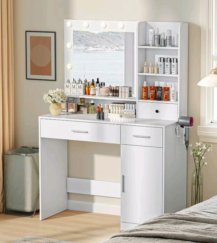 Vanity Desk Woth Lighted Mirror, And Power Outlet Makeup Desk For Bedroom Stool and 3 Drawers And 4 Storage Shelves, New In A Box.
Assembly required