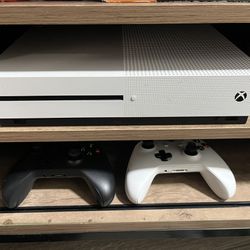 Xbox One S With 2 Controllers And Games 