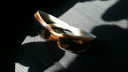 SPY WOMEN'S SUN GLASSES