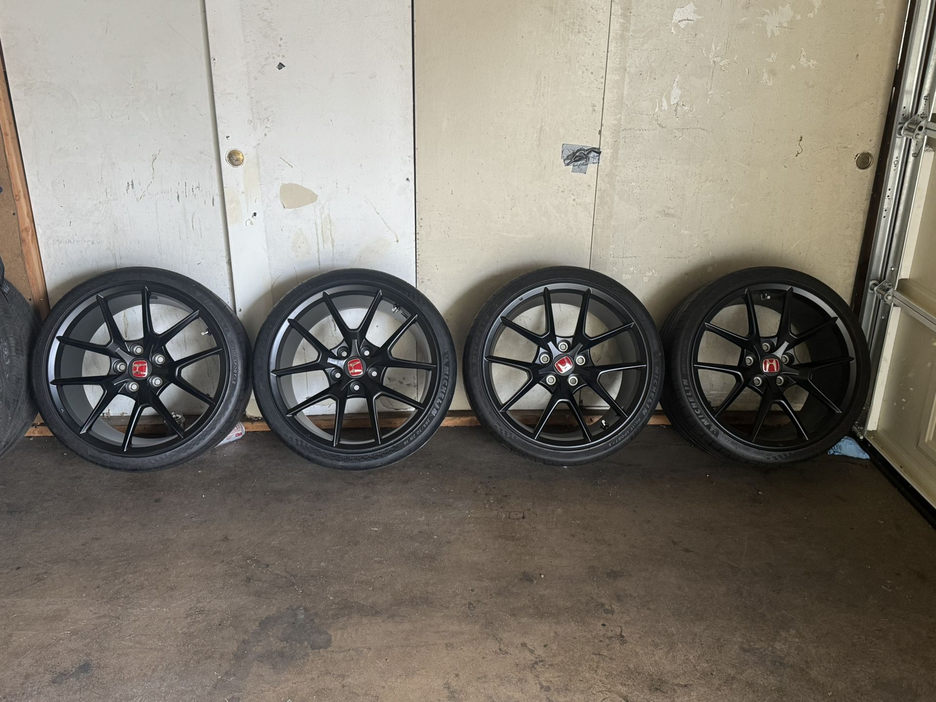2025 Type R FL5 Tires And Wheels Less Than 300miles