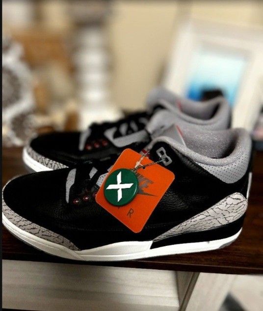 JORDAN 3 BLACK CEMENTS MENS SIZE 10