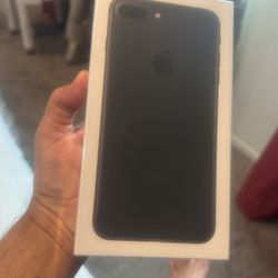 Brand new seal pack box iPhone 7 Plus unlock