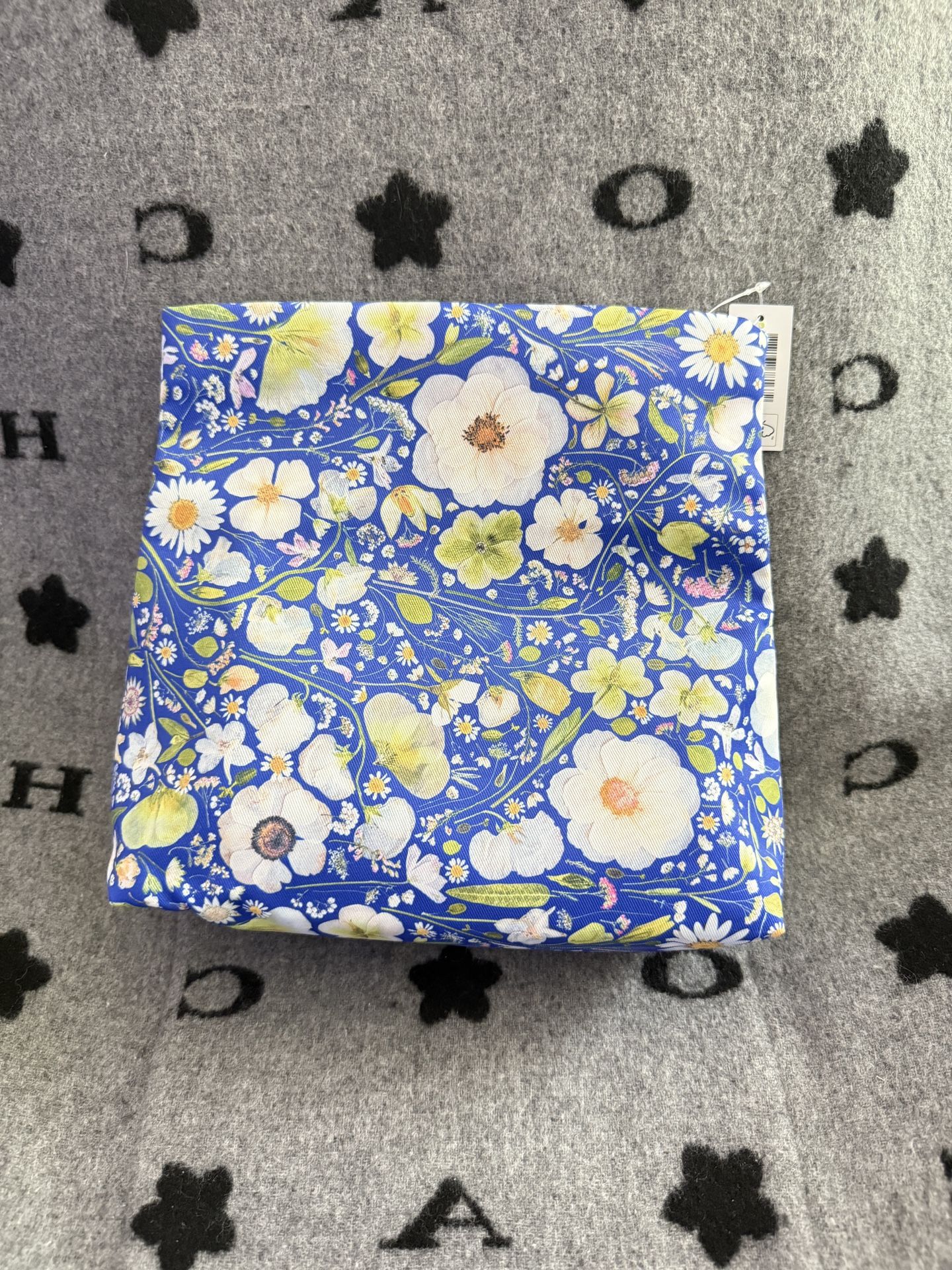 Estée Lauder limited cosmetic bag
