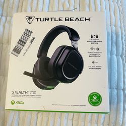 Turtle Beach Stealth 700 Wireless Multiplatform Amplified Gaming Headset for Xbox Series X|S, Xbox One, PC, PS5, Mobile – A.I. Noise-Cancelling Mic, B