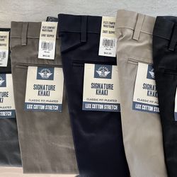 NEW Dockers Signature Khaki Classic Fit Pleated Slacks 