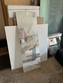 Hanging wall mirror frameless