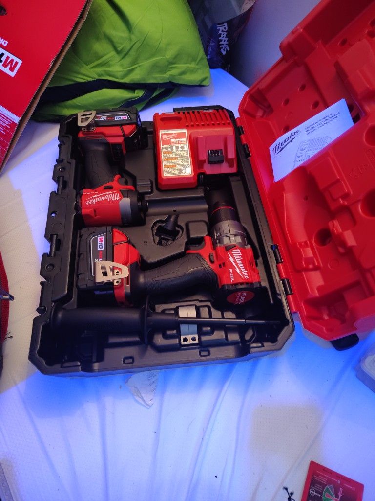 Milwaukee M18 Combo 3697-22