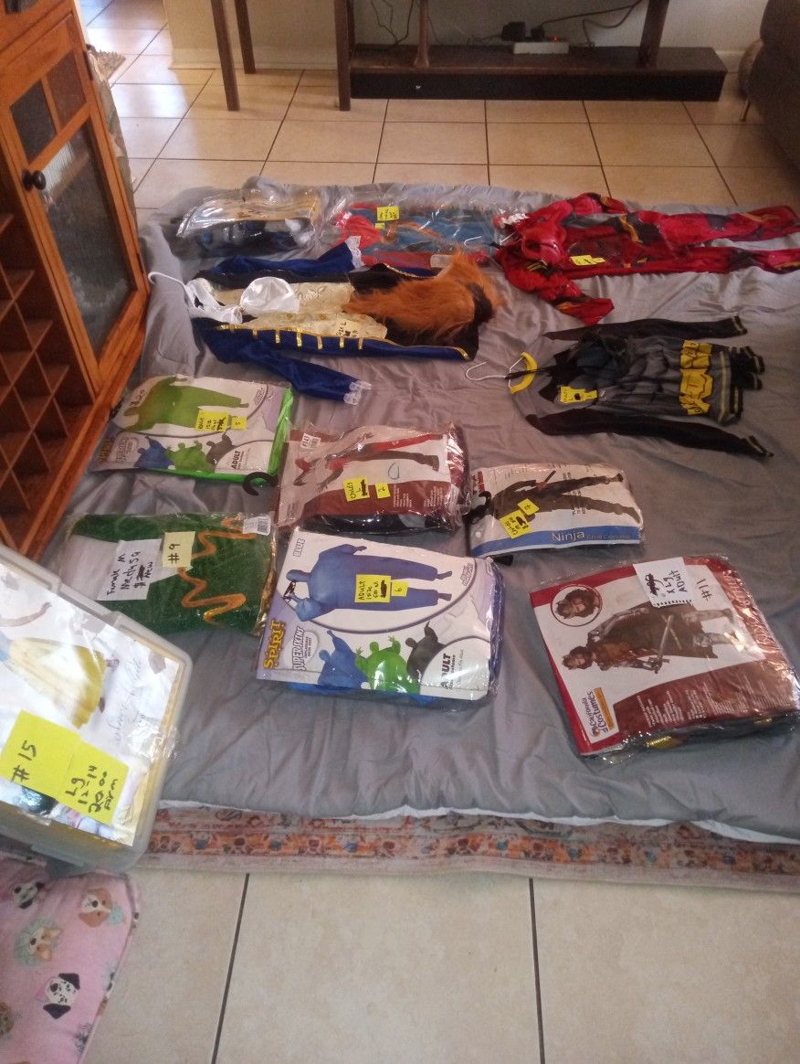 Tons Of Halloween Costumes