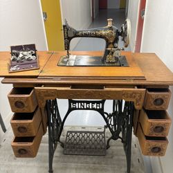 Vintage Singer Sewing Machine 