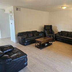 3 piece black leather sofa set, very comfortable in a good condition