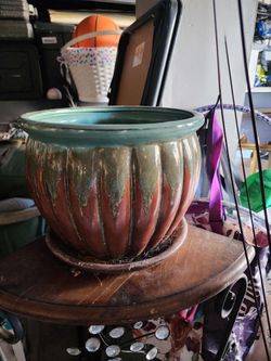 Ceramic planter and decor