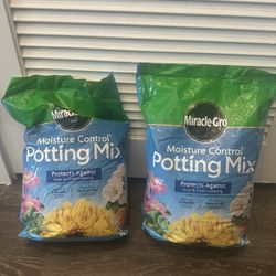 Miracle-Gro Moisture Control Potting Mix, For Container Plants, Protects against Over- and Under-Watering, 8 qt., 2-Pack