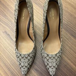 Coach Pumps