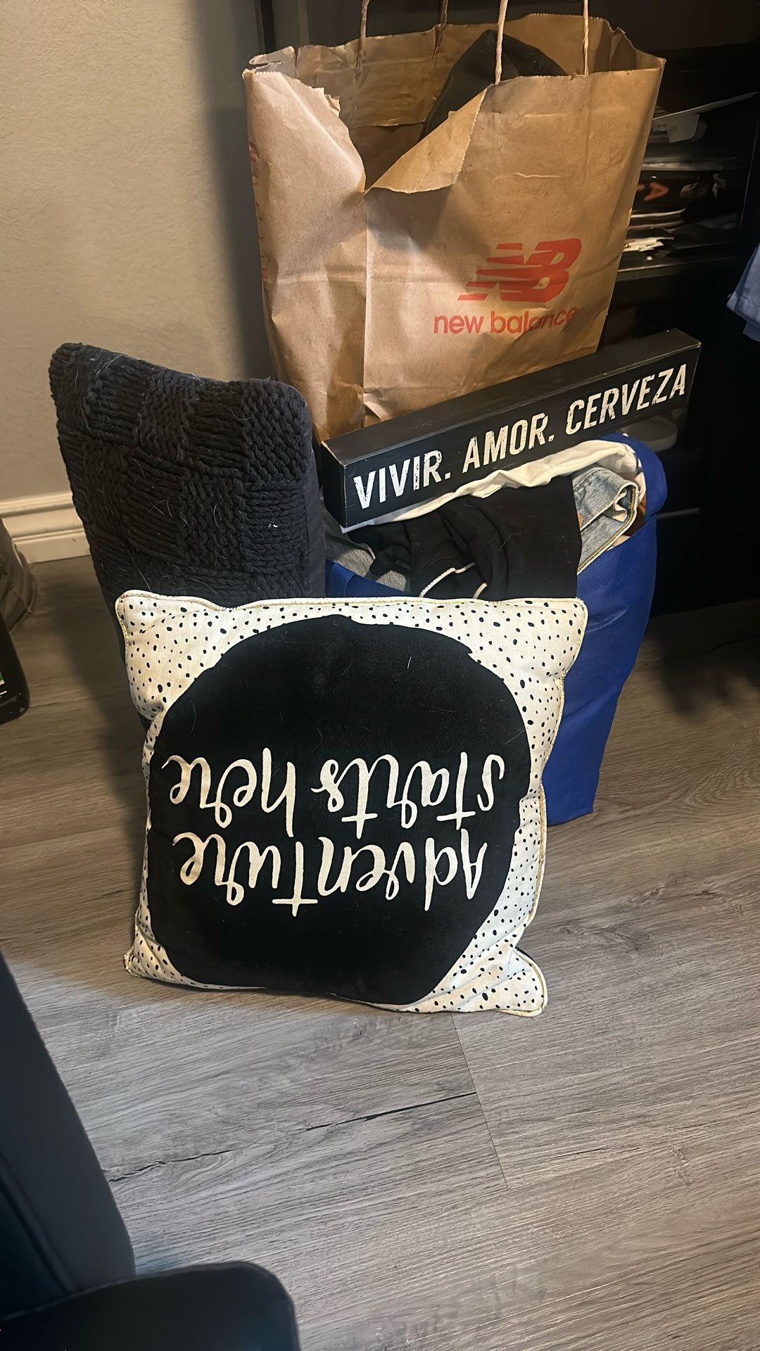 Free! Great Clothing Pieces, Woman And Some Men. Decor Included.