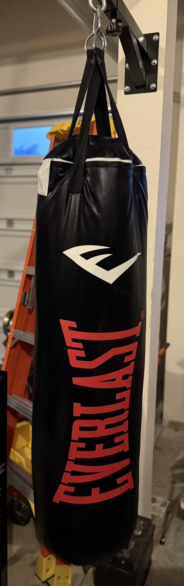 🥊 Everlast 100 lb Heavy Bag – Like New! 🥊