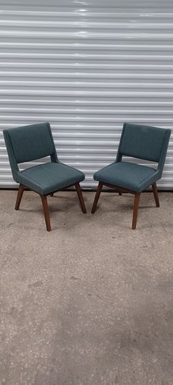 2 CLASSY DINING CHAIRS good Condition 