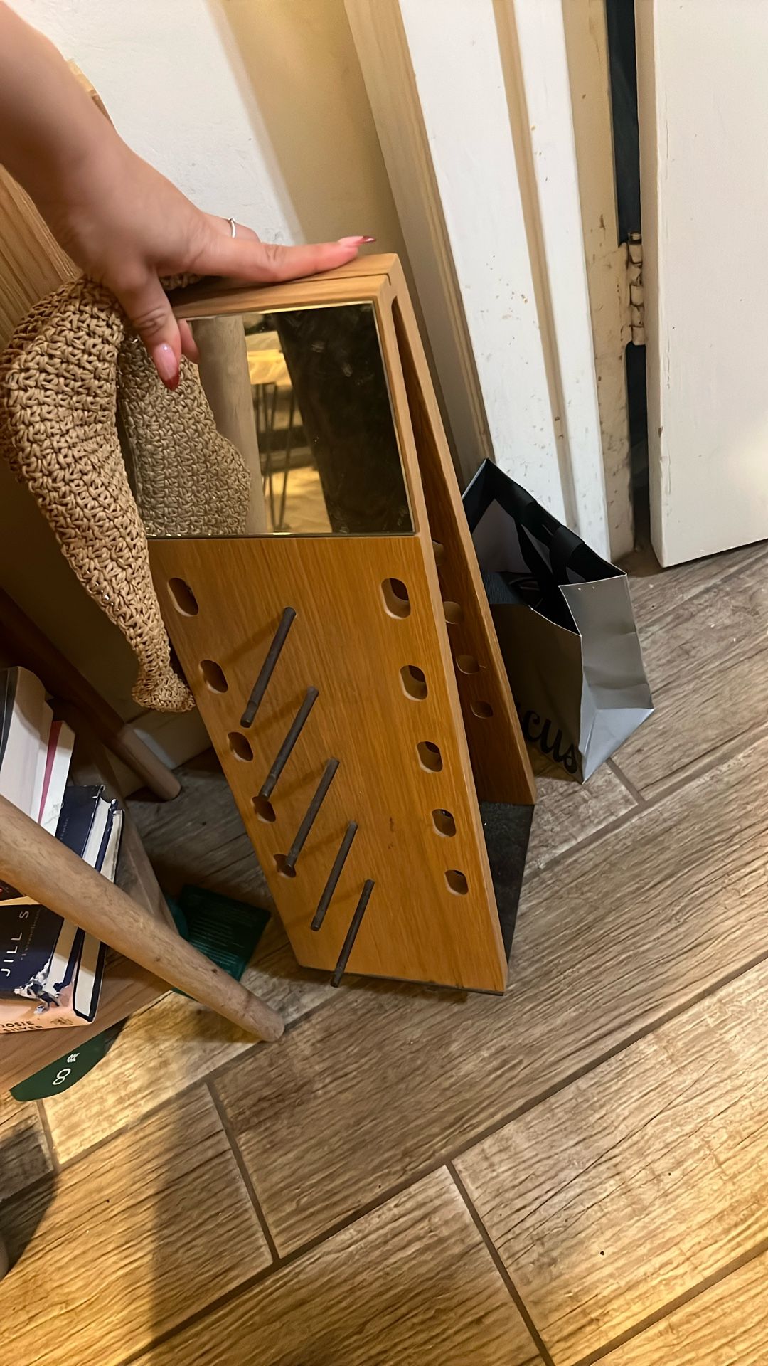 sunglass stand / storage