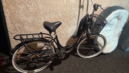 Women bike