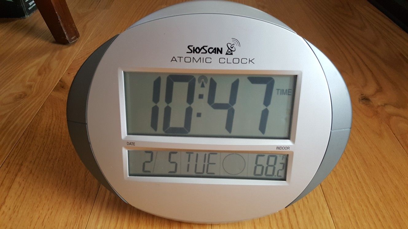 Atomic clock w Alarm, Temperature and Moon phase