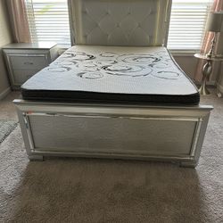 Queen Bedroom Set (items Can Be Purchased Separate!)