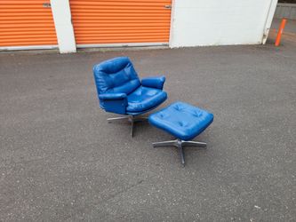 Mid Century Modern Lounge Chair and Ottoman