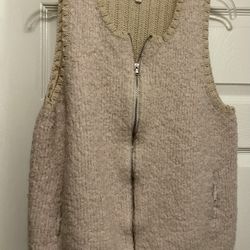 GAP LADIES LARGE SWEATER SO PRECIOUS AND LIKE NEW AND SMOKE FREE VERY STRETCHY 