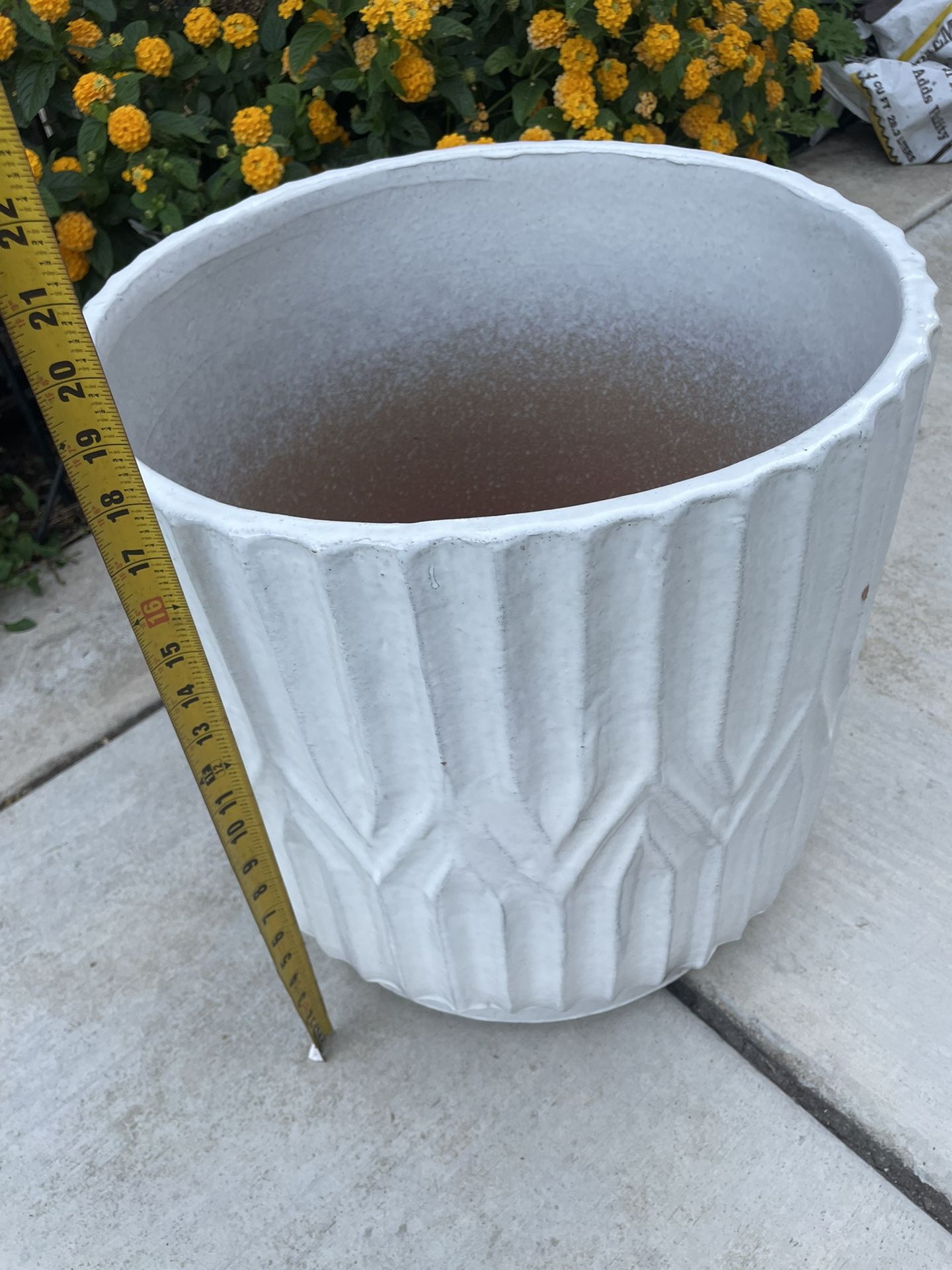 17x17” beautiful white ceramic pot, 95820