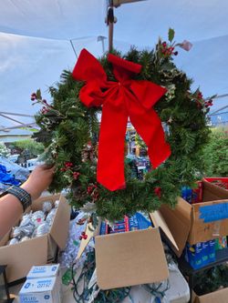 Wreaths $5 - $15 ea
#Christmas #decorations #resale