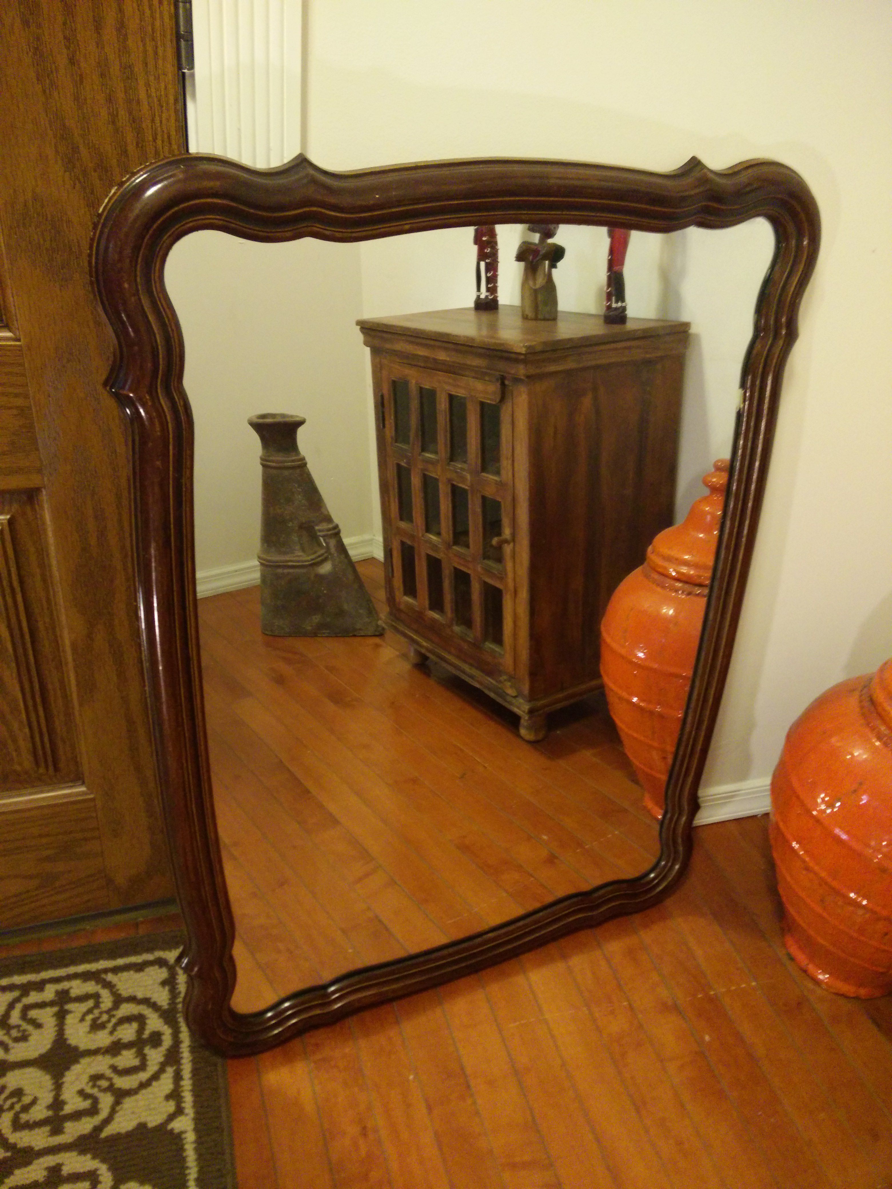 Like new mirror in very good condition, pet free smoke free, let me know if you like more pictures, cash only 27.5"*H37.5"