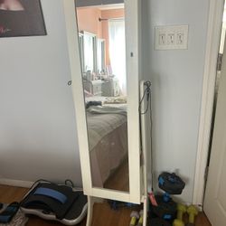 mirror / jewelry storage 