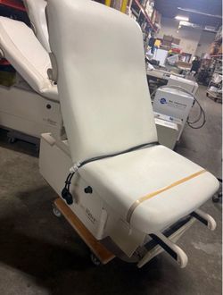 RITTER 222 exam tables foot control off white gorgeous great condition need sold have 5 stock - super low price