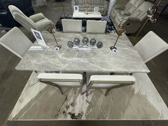 Dining room table + 6 chairs