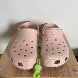 New Crocs Classic Pink  Clogs Size Mens 8 Womens 10