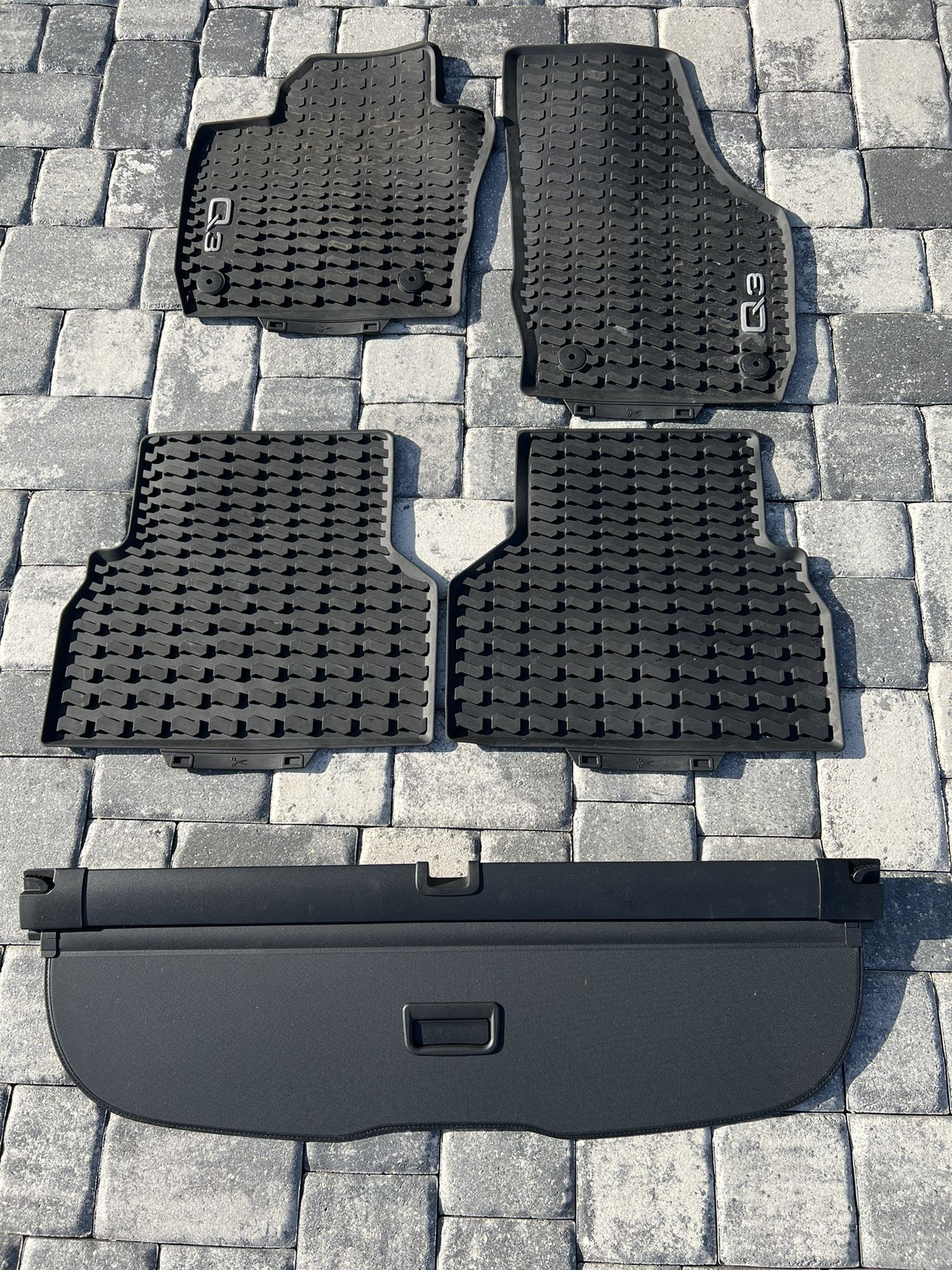 2018 Audi Q3 Retractable Cargo Cover & Weather Floor mats 
