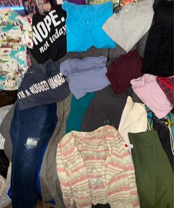 Preowned 36 pcs woman’s size 2Xl & 16 bottoms and 2Xl tops and dresses. All in good condition. Lane Bryant, old navy active, sharagano,APT 9, New York