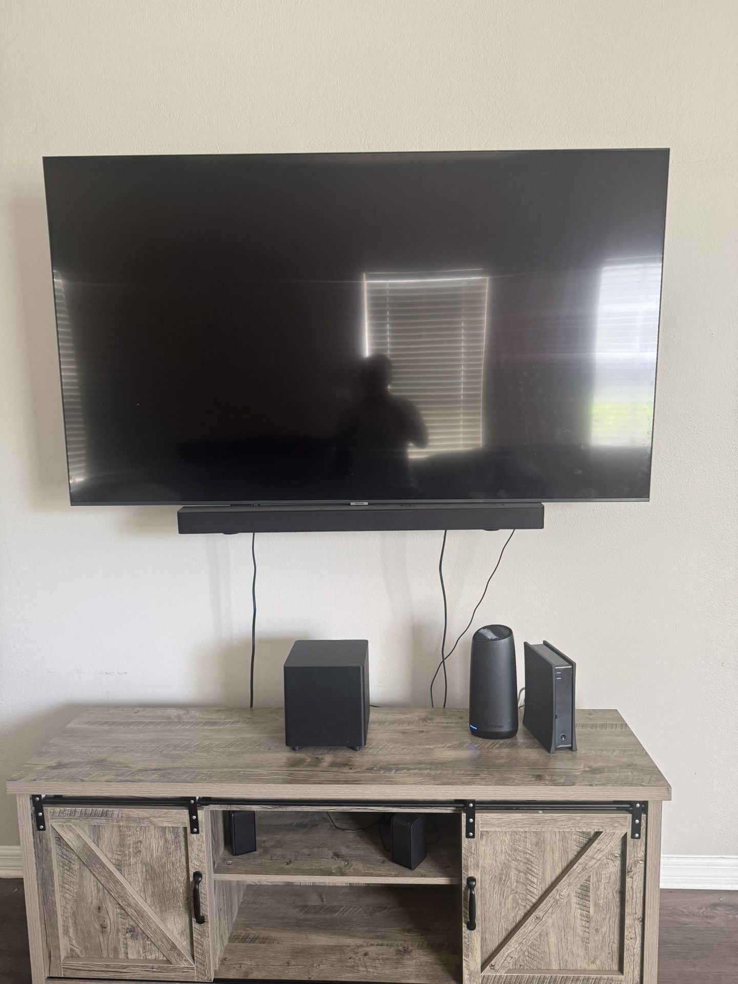 Samsung 75 In With Vizio Soundbar And Tv Mounting Bracket