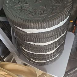 Oreo Stand/stool