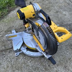 Dewalt saw barely used.