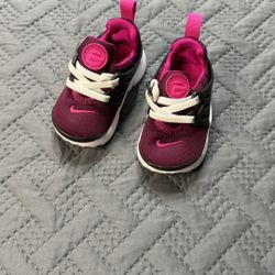 Toddler Nikes (4C)