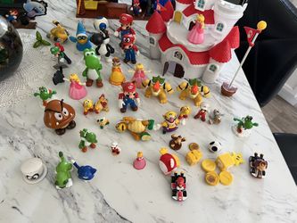 Super Mario Playset And Figurine Lot