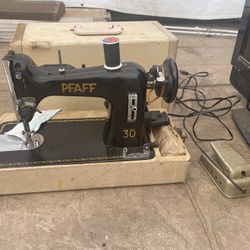 PFAFF 130 SEWING MACHINE 