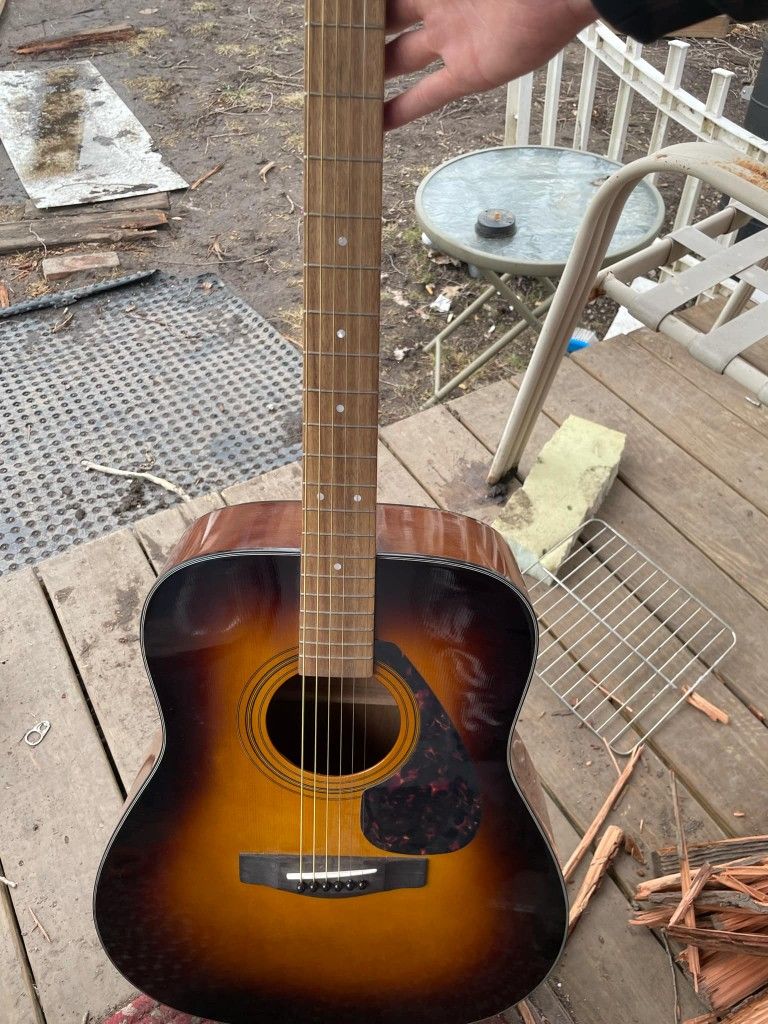 Yamaha Acoustic Guitar