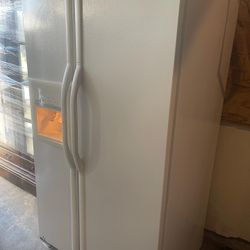 Refrigerator Works Great Has Water No Ice Maker We Sell All The Time 